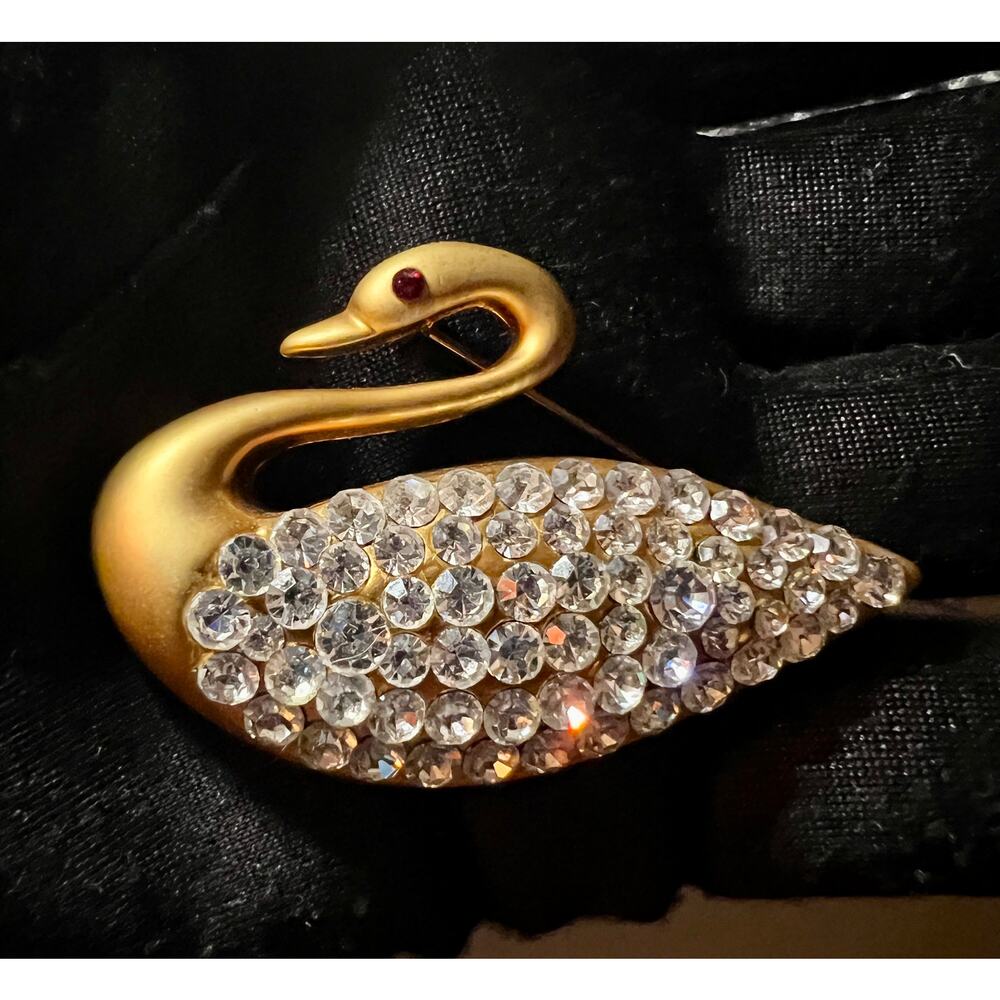 Vintage gold tone swan brooch rhinestone bird elegant  pin costume jewelry gift